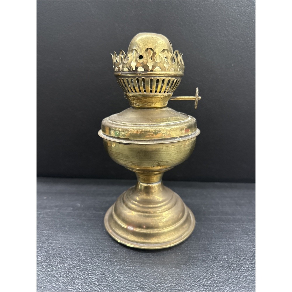 vintage antique oil kerosene fuel lamp light